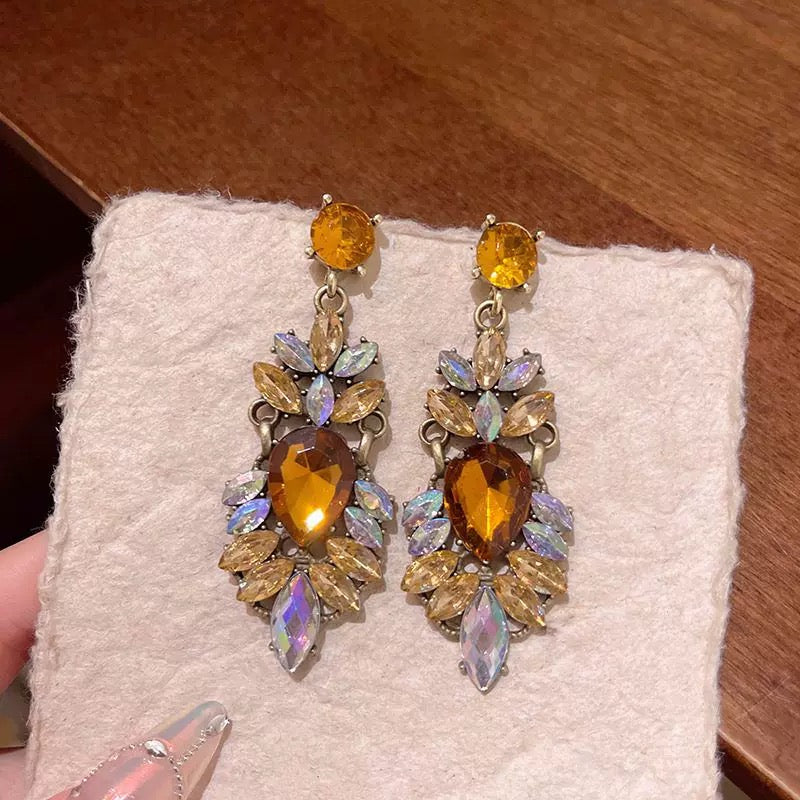 Vintage European and American Instagram style vintage sparkling rhinestone earrings for women, exaggerated heavy industry styles, internet famous earrings and earrings