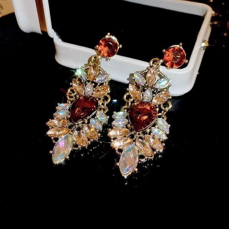 Vintage European and American Instagram style vintage sparkling rhinestone earrings for women, exaggerated heavy industry styles, internet famous earrings and earrings