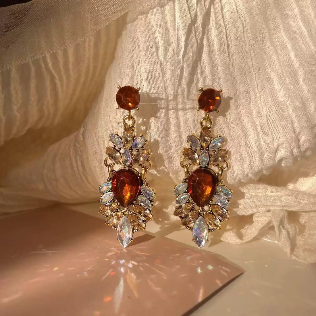 Vintage European and American Instagram style vintage sparkling rhinestone earrings for women, exaggerated heavy industry styles, internet famous earrings and earrings