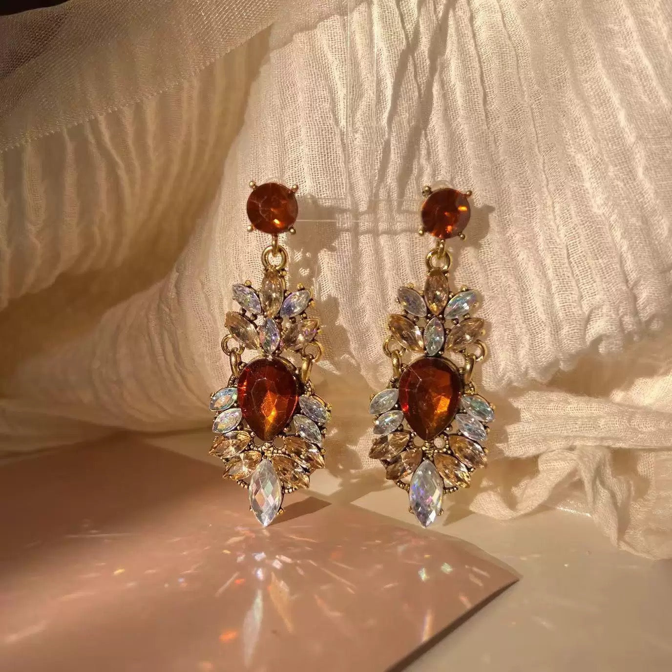 Vintage European and American Instagram style vintage sparkling rhinestone earrings for women, exaggerated heavy industry styles, internet famous earrings and earrings