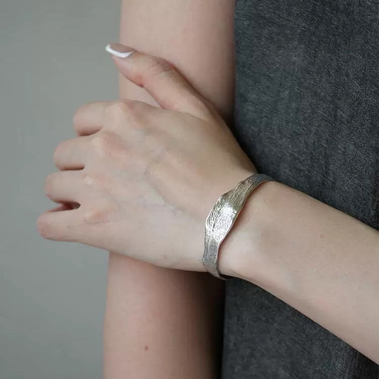 Texture-rich bracele