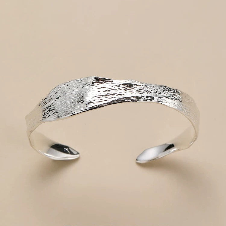 Texture-rich bracele