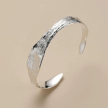 Texture-rich bracele