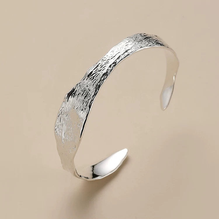 Texture-rich bracele