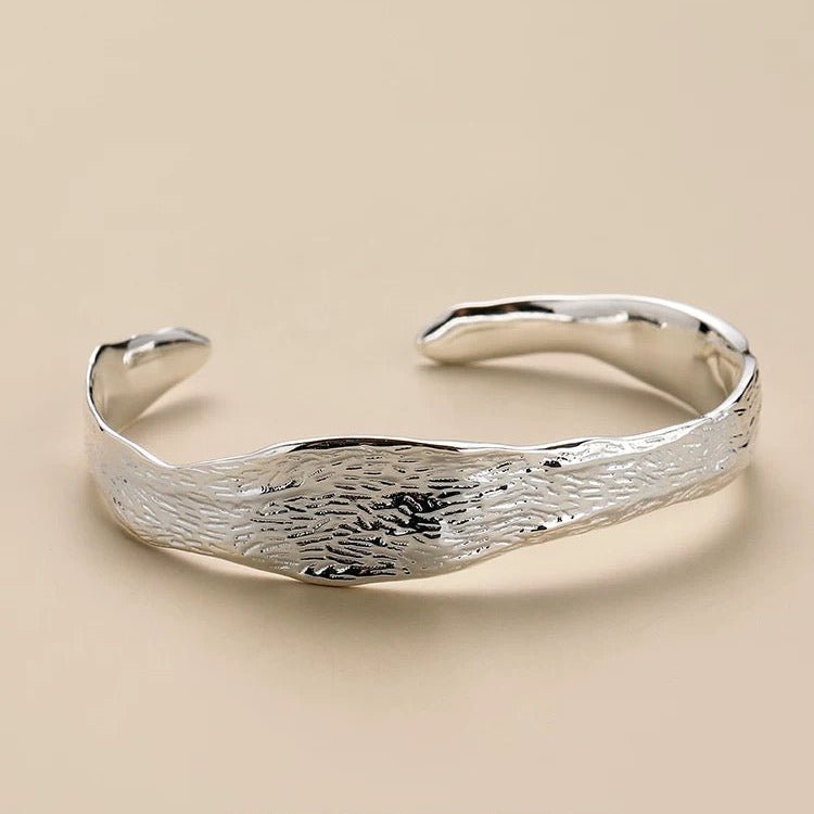 Texture-rich bracele